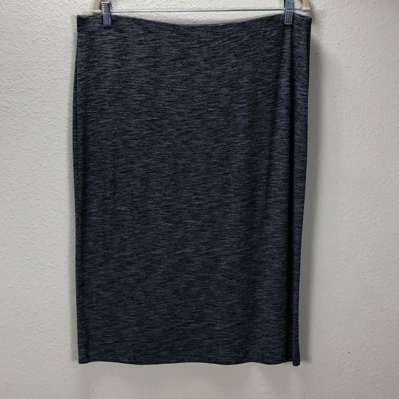 Simple Styled Black & Gray Stretch Pencil Skirt - Picture 2 of 4